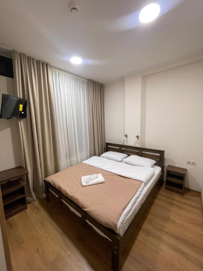 Art Family Hotel تبليسي الغرفة الصورة
